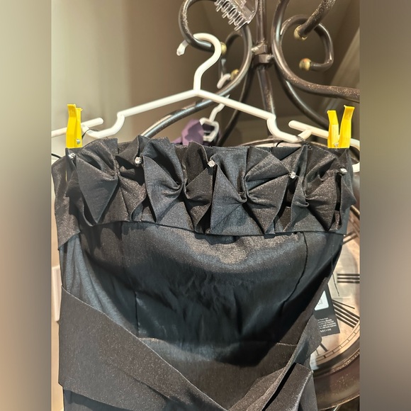 Woman’s dress - Picture 2 of 11